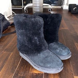 Black UGG boots fire in the outside-  US size 7